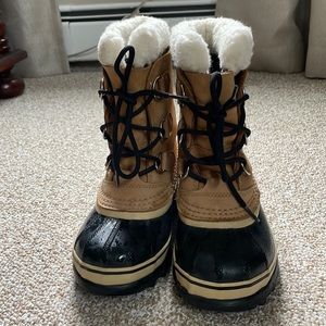 Kids winter boots size 2